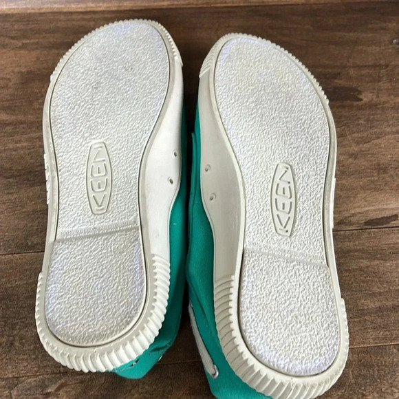 Keen Sneakers Size 8 - Picture 9 of 10